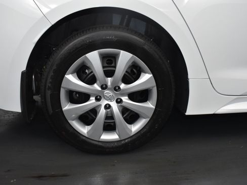 Used 2025 Toyota Corolla LE image 9