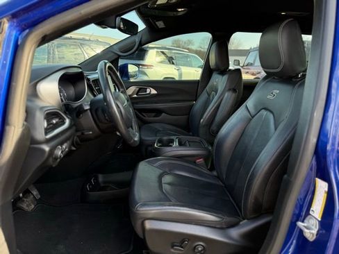 Used 2020 Chrysler Pacifica Touring-L w/ Advanced Safetytec Group image 12