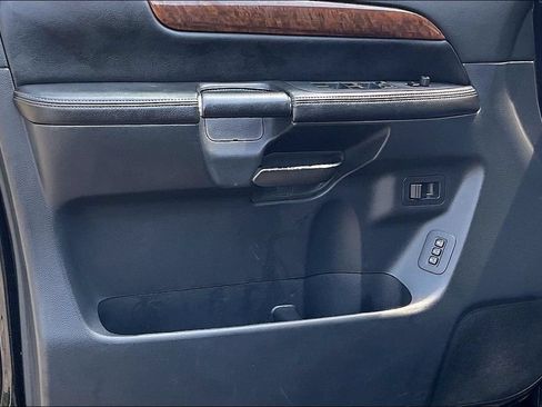 Used 2014 Nissan Armada Platinum w/ 2nd Row Captain Seat Package RWD image 23