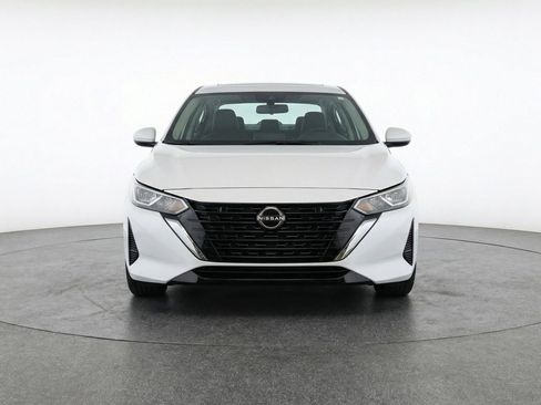 Used 2025 Nissan Sentra SV FWD image 2
