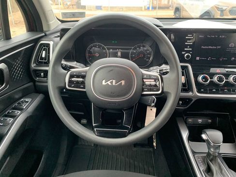 Used 2023 Kia Sorento LX image 17