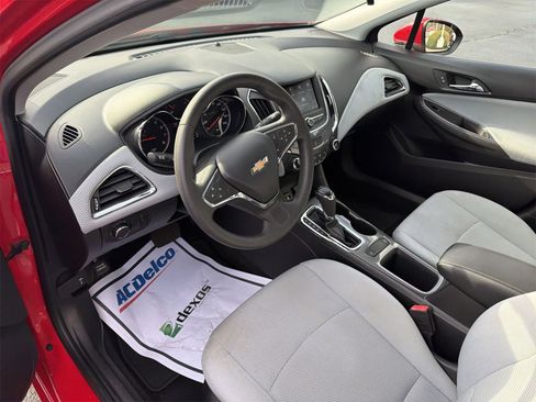 Used 2019 Chevrolet Cruze LT image 10
