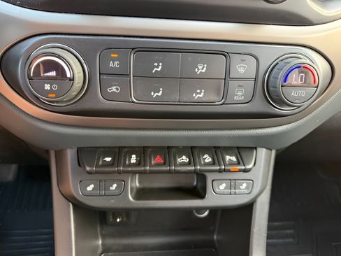 Used 2020 Chevrolet Colorado Z71 AWD/4WD image 19