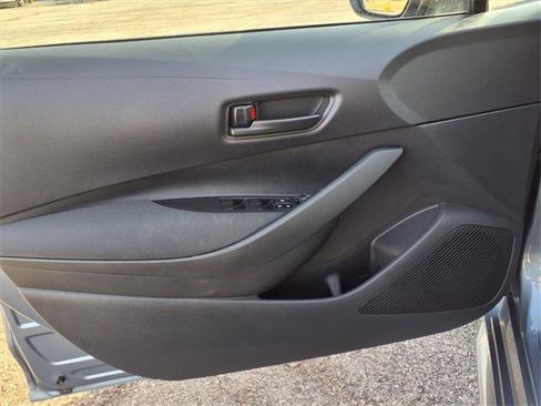 Used 2025 Toyota Corolla LE image 47