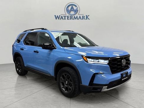 Used 2025 Honda Pilot TrailSport image 7