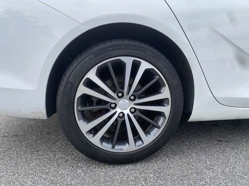 Used 2019 Buick Regal Essence w/ Driver Confidence Package I image 31