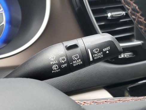 Used 2018 Chrysler Pacifica Touring-L image 19