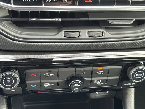 New 2026 Jeep Compass Latitude image 24