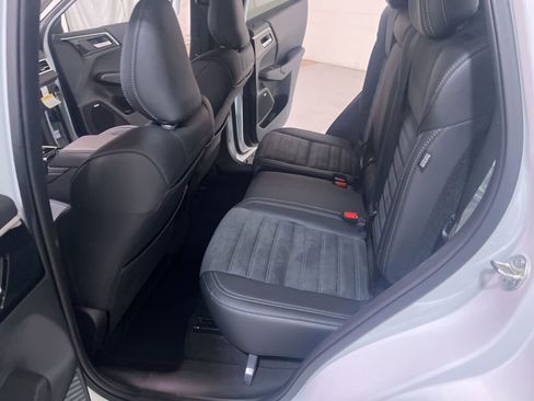 New 2025 Mitsubishi Outlander SE image 12