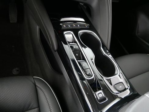 Used 2023 Buick Envision Essence image 24