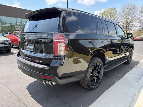 Used 2023 Chevrolet Suburban RST w/ Sport Performance Package AWD/4WD image 8