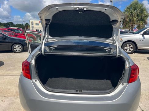 Used 2017 Toyota Corolla SE FWD image 8