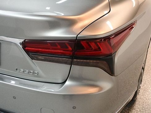 Used 2023 Lexus LS 500 w/ Accessory Package (Z2) image 15