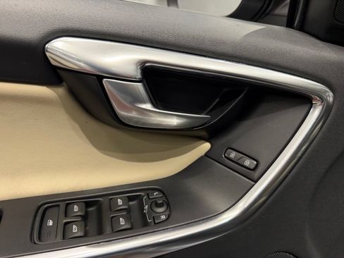 Used 2012 Volvo XC60 T6 AWD/4WD image 39
