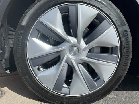 Used 2023 Tesla Model Y AWD image 36