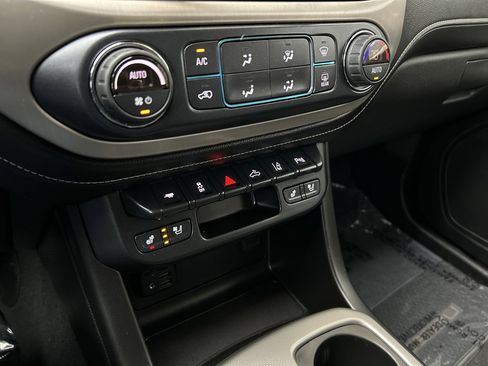 Used 2021 GMC Canyon Denali image 22