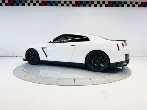 Used 2014 Nissan GT-R Black Edition AWD/4WD image 39