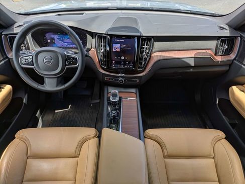 Certified 2023 Volvo XC60 B5 Ultimate w/ Protection Package Premier AWD/4WD image 18