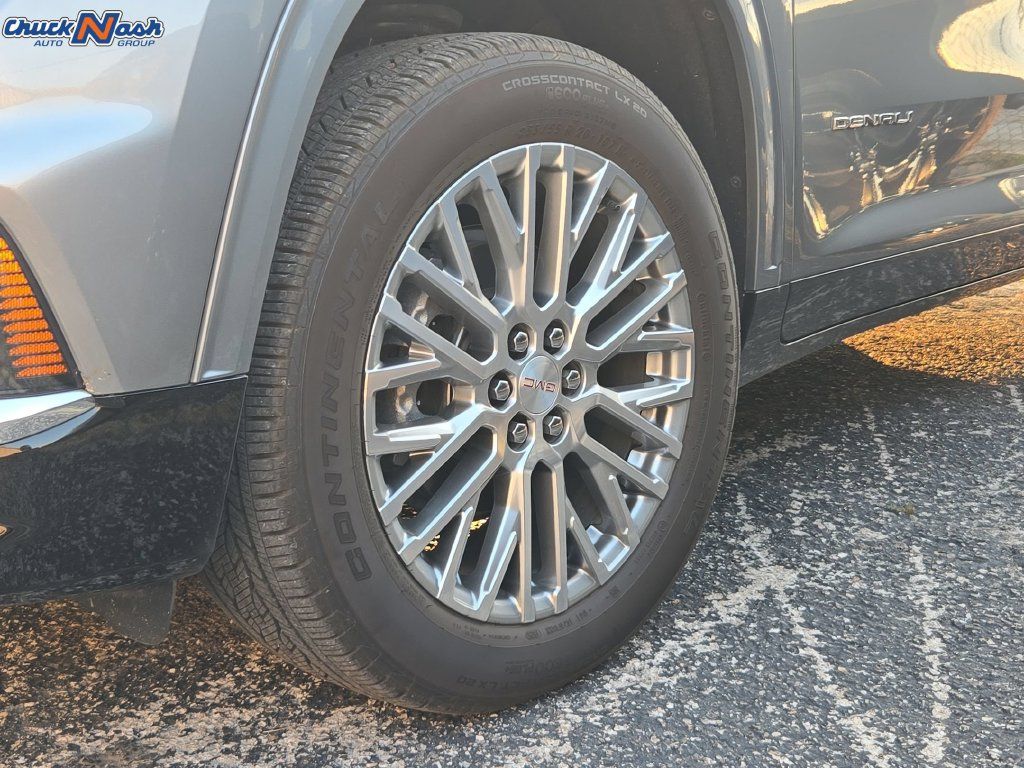 Used 2025 GMC Acadia Denali FWD image 10