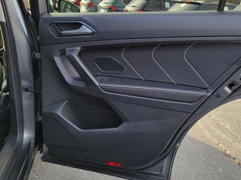 Used 2022 Volkswagen Tiguan SE image 42