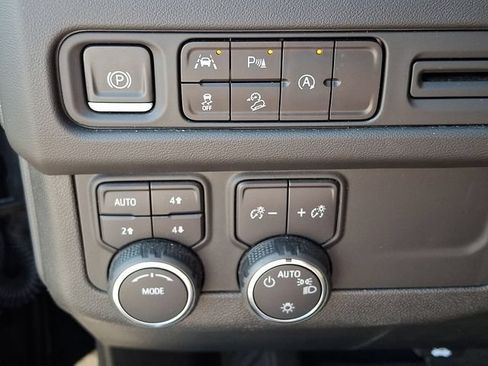 Used 2023 Chevrolet Suburban Z71 AWD/4WD image 18