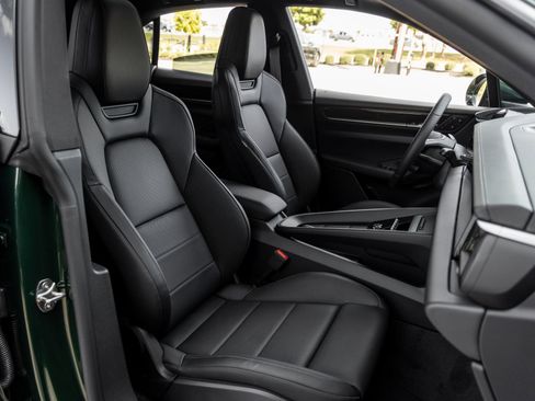 Certified 2025 Porsche Macan Electric RWD image 42