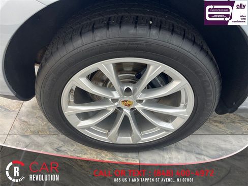 Used 2022 Porsche Macan w/ Premium Package Plus AWD/4WD image 44