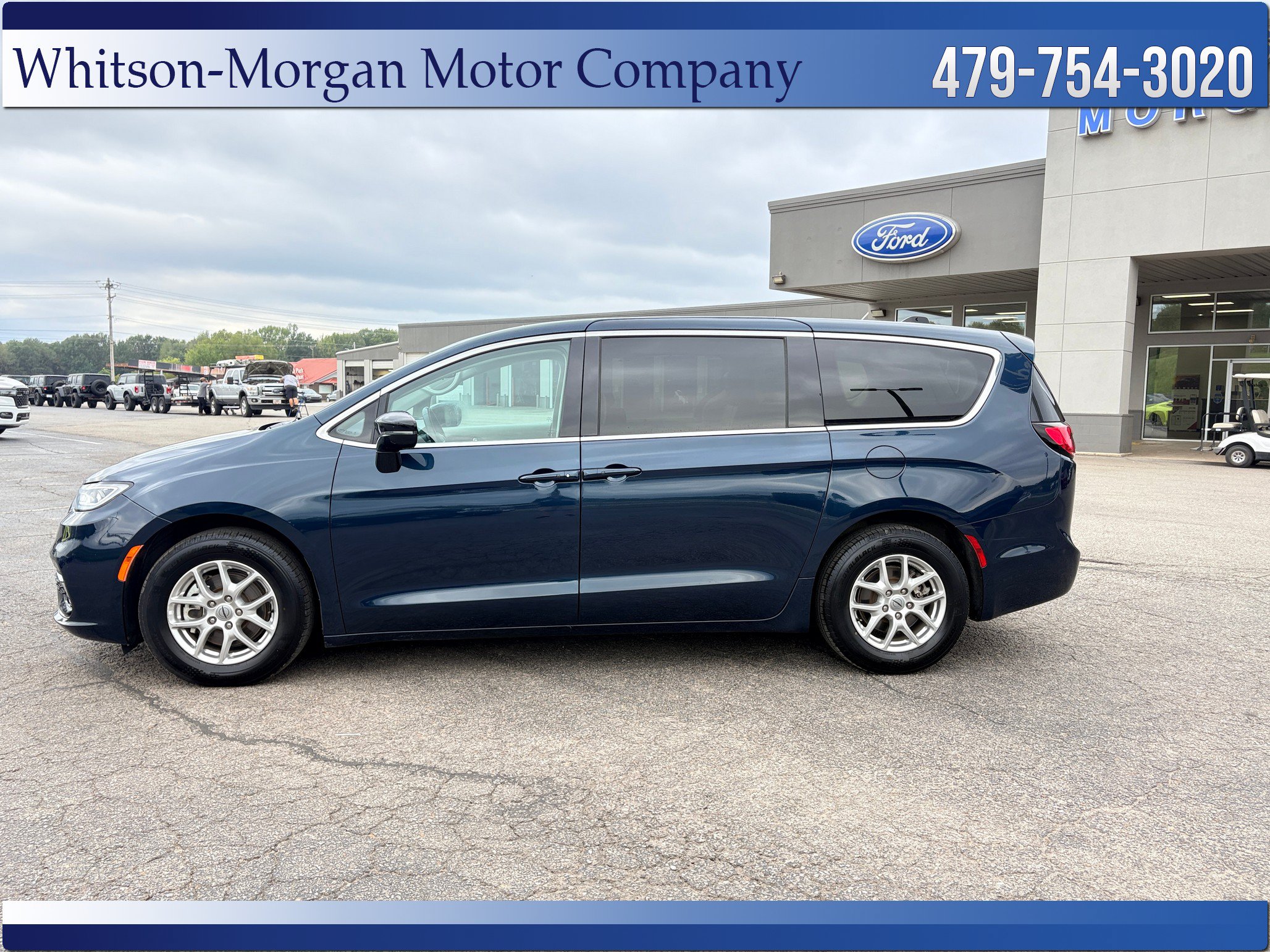 Used 2024 Chrysler Pacifica Touring-L FWD image 8