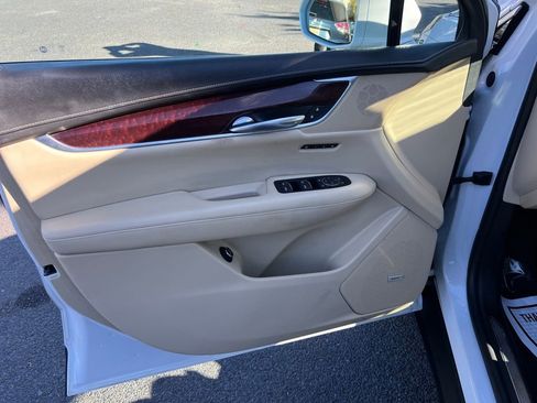 Used 2017 Cadillac XT5 Premium Luxury image 12