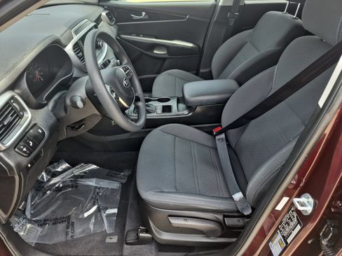 Used 2019 Kia Sorento FWD image 11