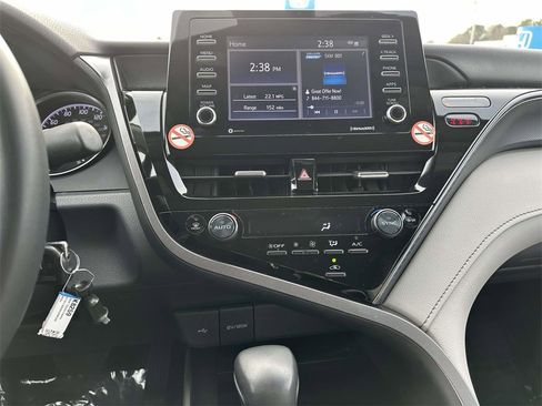 Used 2024 Toyota Camry SE image 16