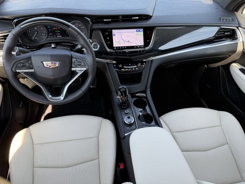 Certified 2024 Cadillac XT6 Sport w/ LPO, ONYX Package image 13