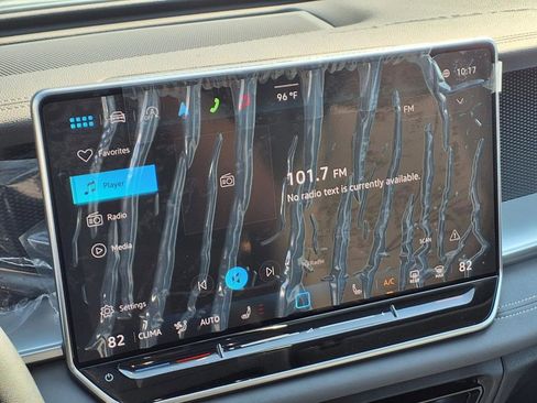 New 2025 Volkswagen Tiguan SE image 15