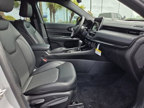 Used 2026 Jeep Compass Latitude AWD/4WD image 16
