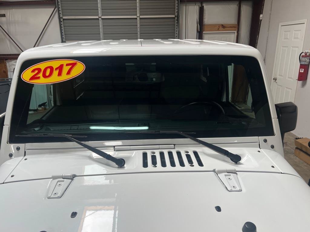 Used 2017 Jeep Wrangler Sahara AWD/4WD image 15
