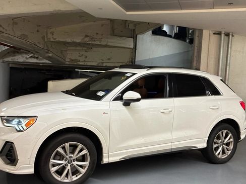 Used 2022 Audi Q3 2.0T Premium Plus w/ Premium Plus Package AWD/4WD image 2