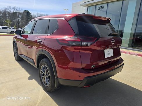 Used 2025 Nissan Rogue S image 3