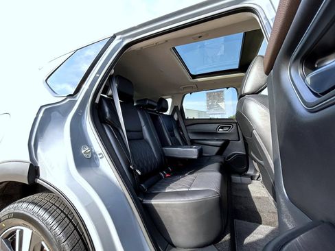 Used 2023 Nissan Rogue Platinum w/ Platinum Premium Package AWD/4WD image 18