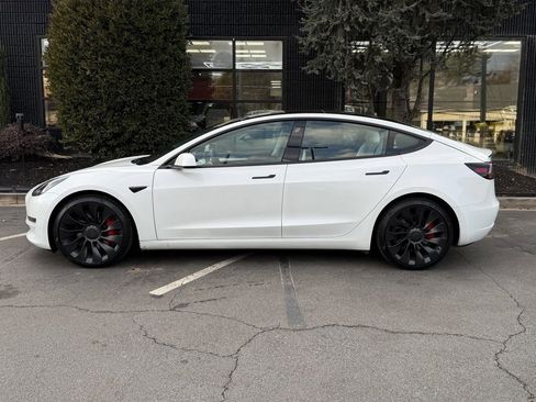 Used 2023 Tesla Model 3 Performance image 9