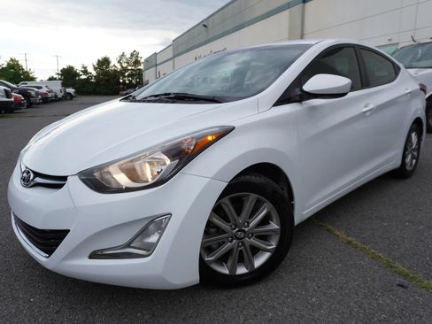 Used 2016 Hyundai Elantra SE w/ Option Group 02 FWD image 3