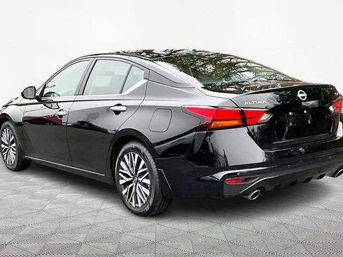 Used 2024 Nissan Altima 2.5 SV w/ SV Premium Package image 4