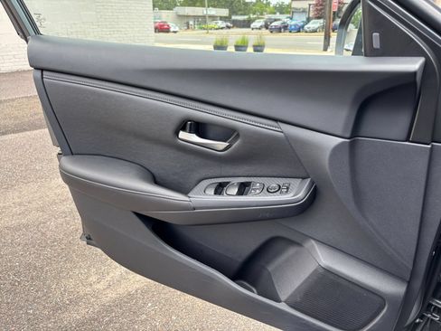 Used 2025 Nissan Sentra SV FWD image 15