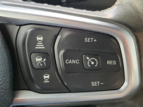 Used 2019 Jeep Wrangler Unlimited Sahara AWD/4WD image 23