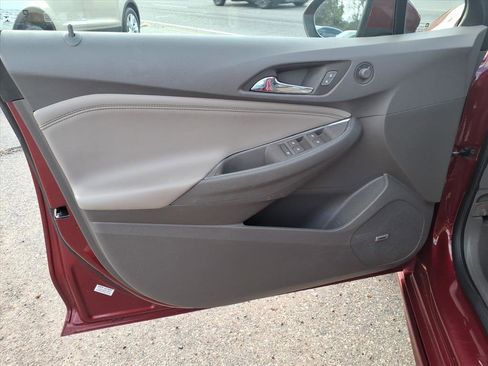 Used 2018 Chevrolet Cruze Premier image 19