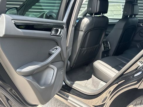 Certified 2025 Porsche Macan image 10