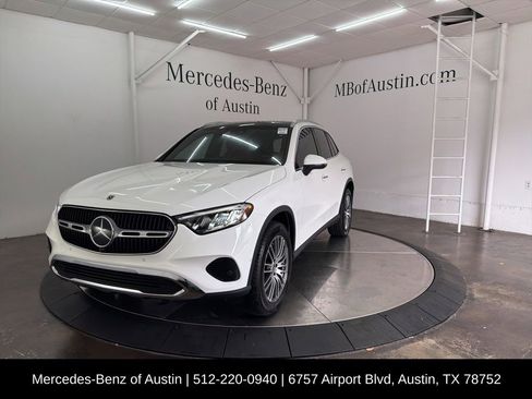 Certified 2025 Mercedes-Benz GLC 300 image 3