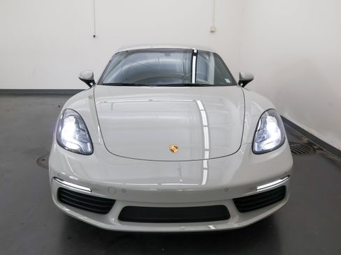 Used 2019 Porsche 718 Cayman RWD image 8
