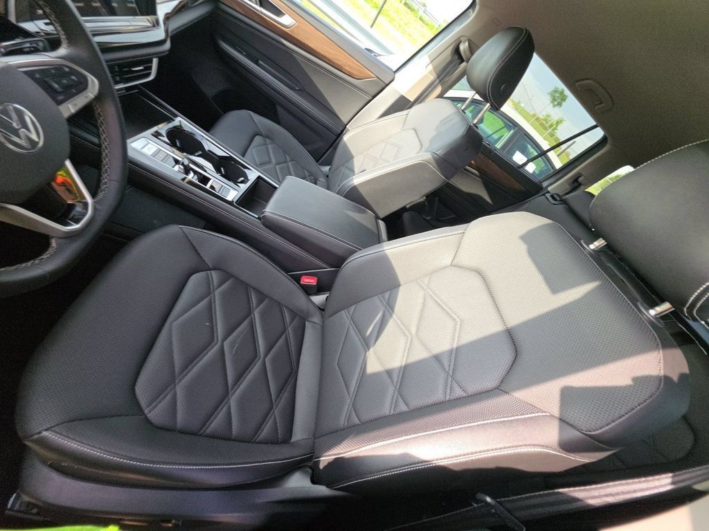 Used 2025 Volkswagen Atlas SE AWD/4WD image 9