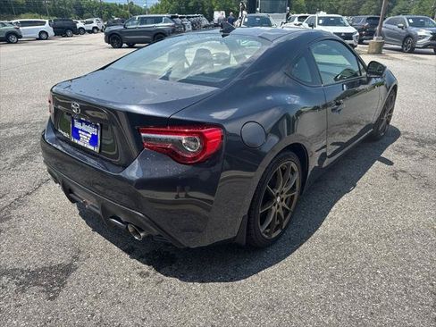 Used 2017 Toyota 86 RWD image 4