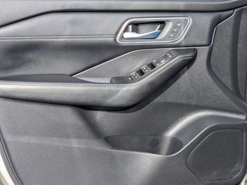 Certified 2025 Nissan Rogue Platinum w/ Platinum Premium Package image 12